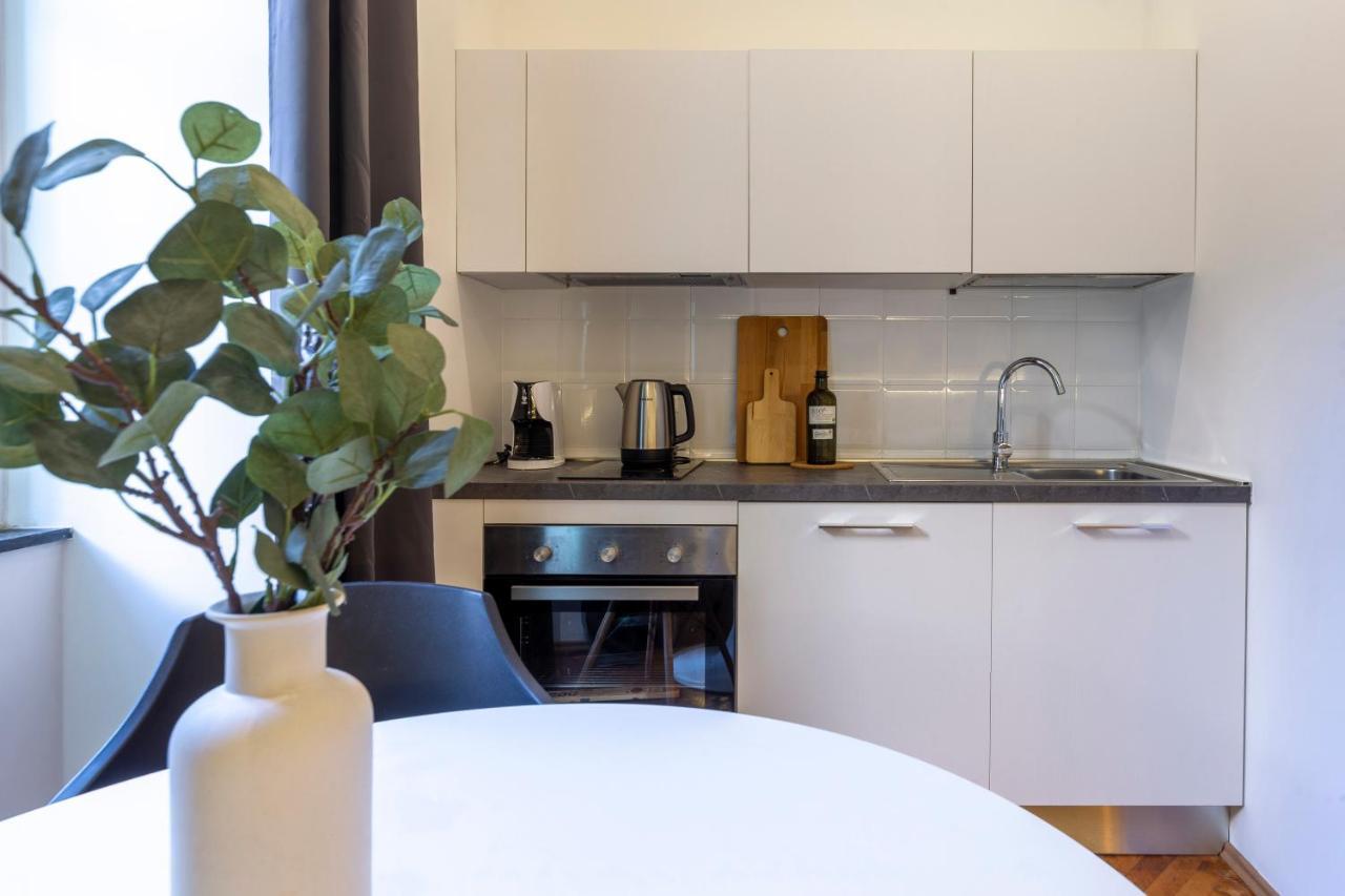 Amazing Studio In The City Center + Wifi Trieste Exterior foto
